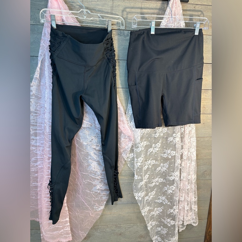 Nike Black Leggings & Hofish Gray Shorts Bundle Size Small Athleisure Set